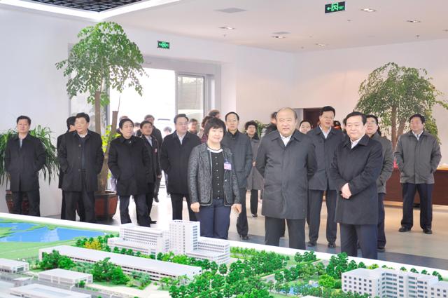 市委书记、市人大常委会主任张少军（右二）一行来我公司参观时的情景